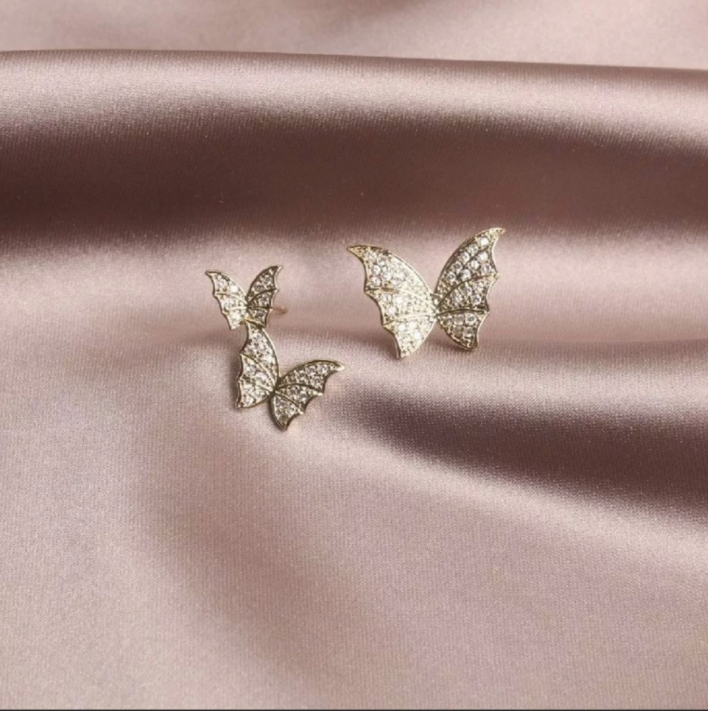 Pretty New SS Gold Rhinestone Butterfly Studs♡